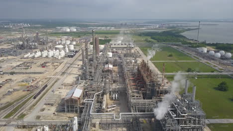 Aerial-view-over-the-oil-refinery-in-Texas
