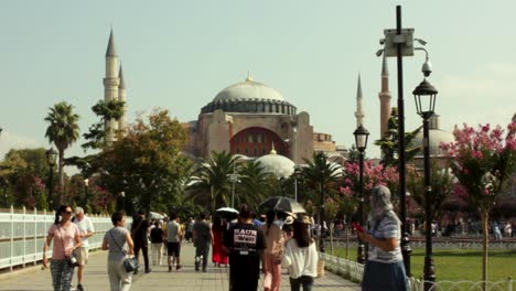 Tourist-crowd-walking-in-front-of-Hagia-Sophia-in-Istanbul,-wide-shot