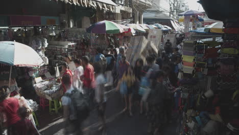 Überfüllter-Straßenmarkt-In-Chinatown-In-Bangkok-–-Chinesischer-Straßenmarkt-Voller-Menschen-–-Asiatische-Kultur-Und-Lokale-Geschäfte-–-Geschäftige-Menschen-Auf-Einem-Straßenmarkt-Im-Zeitraffer-–-Hochwertiges-4K-Zeitraffer