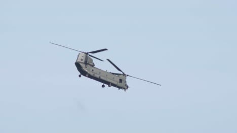 Zoom-Shot-of-Boeing-Chinook-Flying-in-Slow-Motion