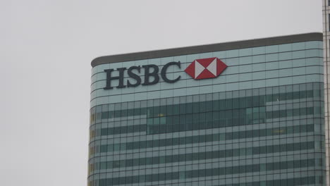 Primer-Plano-De-La-Sede-De-HSBC-En-Canary-Wharf,-Londres,-Gran-Bretaña.