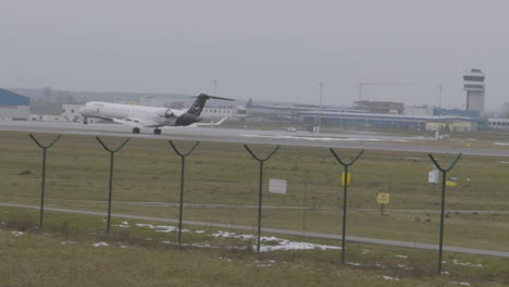 Ein-Flugzeug-Der-Lufthansa-Landet-Auf-Dem-Danziger-Lech-Walesa-Flughafen