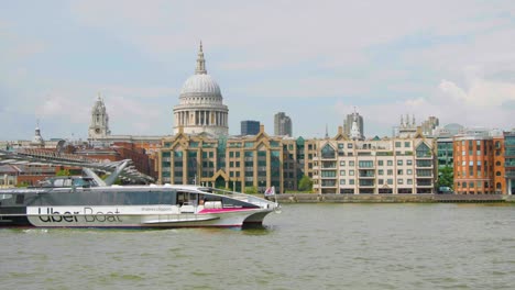 London-River-Boat-Sails-on-the-River-Thames-In-Front-of-St