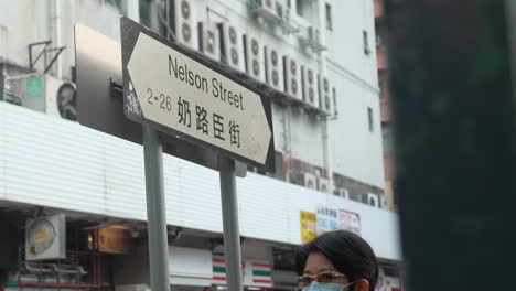 Statische-Aufnahme-Von-Menschen,-Die-Durch-Die-Belebte-Nelson-Street-In-Hongkong-Gehen