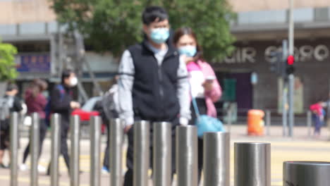 Multitudes-Y-Máscaras-Desenfocadas:-La-Vida-Cotidiana-En-Las-Calles-De-Hong-Kong