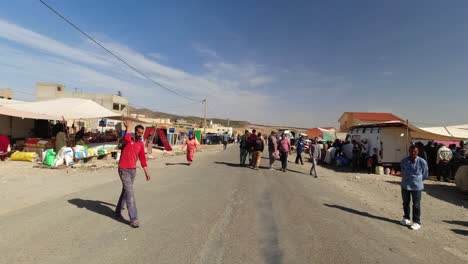 Día-De-Mercado-En-Un-Pueblo-Marroquí.
