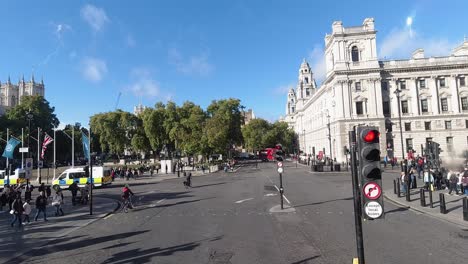 Timelapse-from-London-Bus-front-seat-of-people,-buses,-police-and-traffic-with-sight-of-Westminster-Abbey,-Parliament-Street,-10-Downing-street,-Admiralty-house-and-whitehall