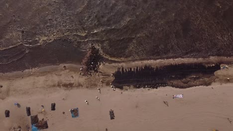 Oil-spill-on-Ancon-Beach