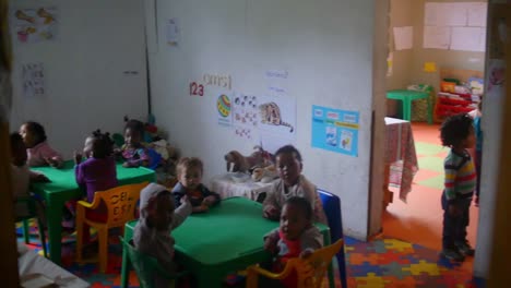 Südafrikanische-Vorschulklasse,-Die-Kinder-Unterrichtet