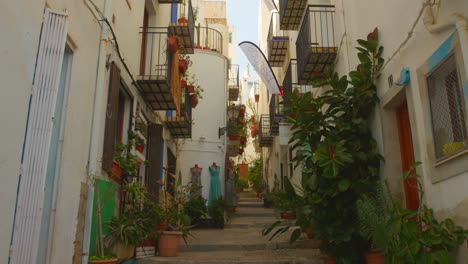 Preserved-Old-Town-With-Potted-Flower-Plants-On-Residencial-Village-In-Peniscola,-Spain
