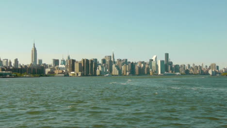 Manhattan-skyline-seen-from-Williamsburg-across-the-East-River