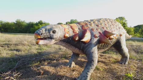 Video-Des-Prähistorischen-Parks-In-Grapevine,-Texas,-Eines-Euoplocephalus-Dinosauriers