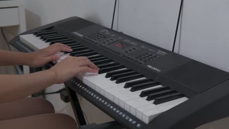 Hands-practice-piano-on-electronic-keyboard