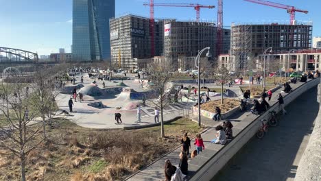 Frankfurt-European-Central-Bank,-Skatepark-Timelapse