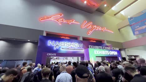 Türen-öffnen-Sich-Auf-Der-NAB-Convention-In-Las-Vegas,-Nevada-2023