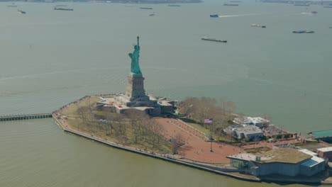 Flying-around-Statue-of-Liberty-during-flight-on-sunny-day,-New-York