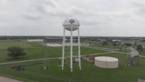 Water-Tower-on-the-campus-of-Texas-A-and-M-in-College-Station,-Texas-with-drone-video-circling