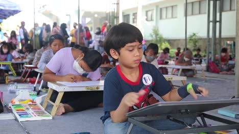 Indonesien-–-18.-März-2023:-Asiatische-Kinder-Nehmen-An-Einem-Malwettbewerb-Teil