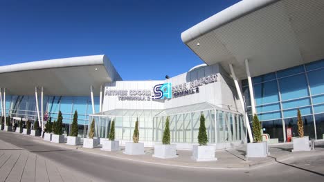 Sofia-airport-of-Bulgaria---Empty-glass-building-at-Terminal-2