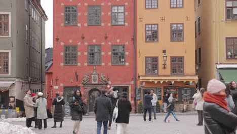 Tourists-Taking-Pictures-In-Front-Of-Stortorget-Around-Gamla-Stan-In-Stockholm,-Sweden