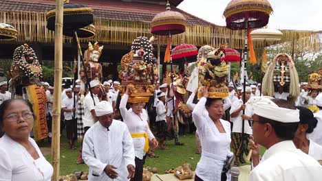 Tracking-Shot-of-the-Barong-Rangda-and-Celuluk-Procession-Underway-in-Bali-Ceremony-in-Pura-Puseh-Batubulan