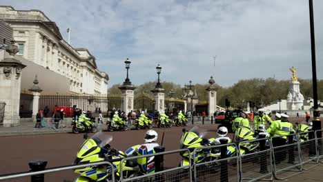 4-May-2023---Row-Of-Parked-Metropolitan-Police-Officer-Motorbikes-Outside-Buckingham-Palace-In-Preparation-For-King-Charles-Coronation-Ceremony