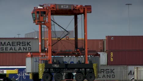 Container-crane-transports-import-goods,-static-shot-in-logistic-harbour-center