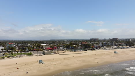 Luftaufnahme-über-Den-Venice-Beach,-Sonniger-Tag-In-Los-Angeles,-Kalifornien,-USA