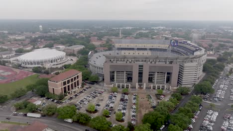 Louisiana-State-University-Tiger-Stadium-in-Baton-Rouge,-Louisiana-with-drone-video-moving-in-a-circle-right-to-left