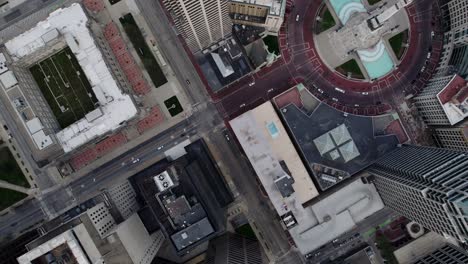 Drohne-In-Der-Innenstadt-Von-Indianapolis,-Indiana-Monument-Circle