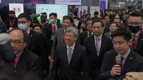 El-Primer-Ministro-Chen-Jie-Chen-Del-Yuan-Ejecutivo-Visita-Una-Exposición-En-La-Sala-De-Exposiciones-Nangang-Taipei-En-Taiwán
