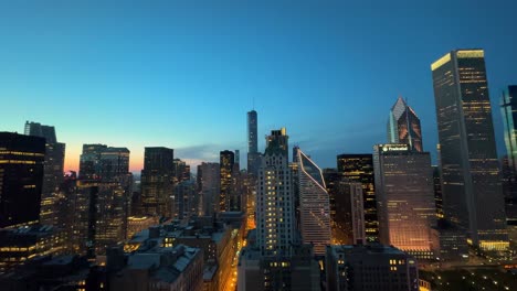 Pan-of-downtown-Chicago-from-skyscraper,-night,-dusk
