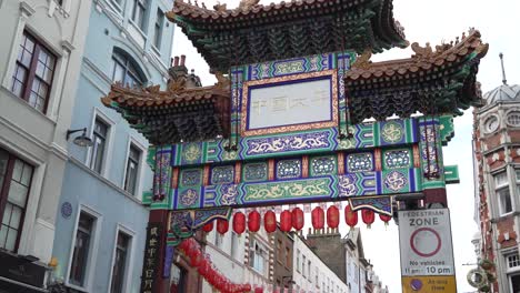 Aufnahme-Des-Londoner-Chinatown-Eingangs
