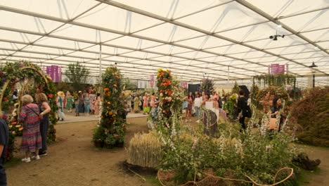 Schwenk-über-Die-Blumenausstellung-Auf-Der-Chelsea-Flower-Show