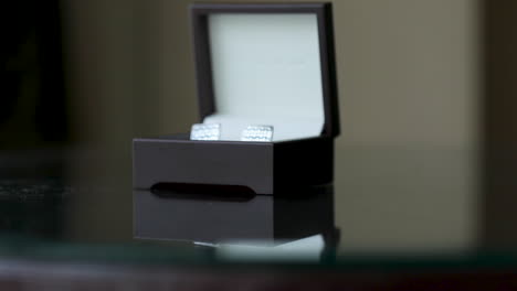 Close-up-of-wedding-accessories-for-the-groom-on-the-table