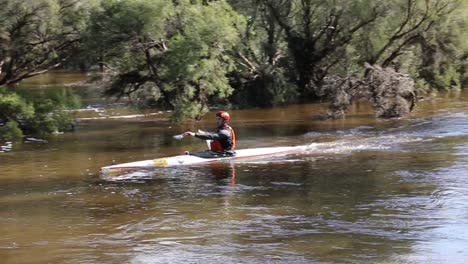 Single-Kayak-Competitor-In-The-Avon-Descent-Boat-Race,-Near-Perth