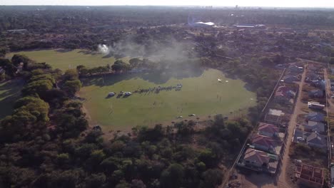 Un-Partido-De-Rugby-De-Escuelas-Por-Drones-En-Bulawayo,-Zimbabwe.