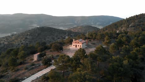 Refugio-De-Montaña-Esbarzer-En-Ibi-España