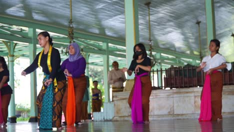 Group-of-people-practice-performing-classic-traditional-dance-performance-on-the-floor---Javanese-traditional-dance,-Indonesia
