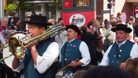 Desfile-Tradicional-De-Los-Posaderos-Del-Oktoberfest-En-Munich,-Alemania.