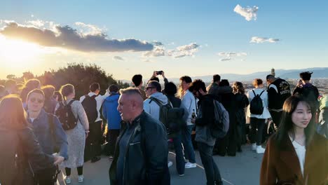 Many-students-gathered-at-Piazzale-Michelangelo-in-Florence,-Italy