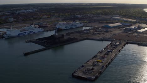 Terminal-De-Cruceros-En-El-Puerto-De-Ystad,-Skane,-Suecia