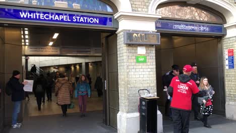 Estación-De-Metro-De-Whitechapel-En-Londres,-Reino-Unido.-21.04.23