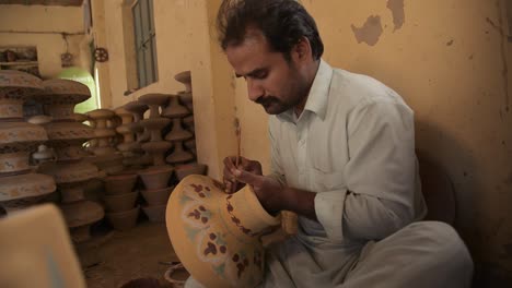 Craftsman-painting-on-handmade-clay-vase