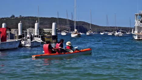 Vacationers-in-a-rental-kayak-take-in-the-sights-in-beautiful-weather-around-the-waters-of-Balmoral-Reserve,-a-famed-tourist-attraction-in-Sydney,-Australia