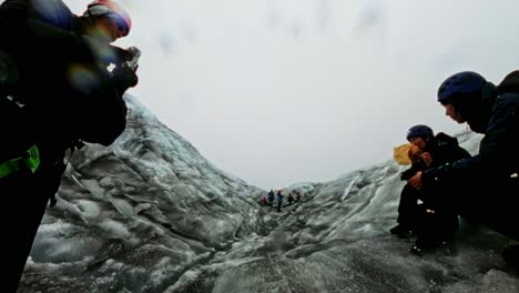 Island-–-Lassen-Sie-Sich-Von-Der-Majestät-Der-Gletscher-Des-Vatnajökull-Nationalparks-Inspirieren,-Während-Sie-Sich-Auf-Ein-Episches-Gletscherwanderabenteuer-Im-Herzen-Islands-Begeben