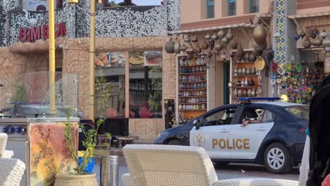 Ein-örtliches-Polizeiauto-Wacht-über-Die-Straßen-Von-Sharm-El-Sheikh-In-Ägypten