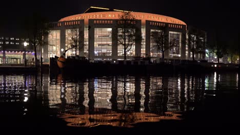 Nighttime-scene-of-Nationale-Opera-and-Ballet-in-Amsterdam