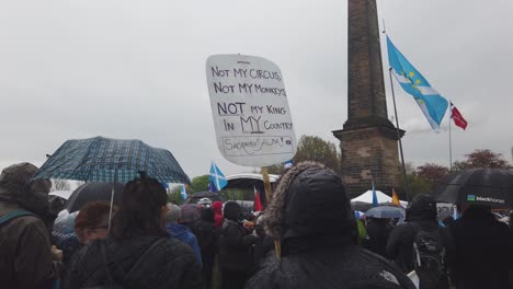 An-anti-monarchy-sign-at-a-Scottish-Independence-rally