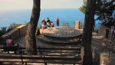 Tourists-At-The-Viewing-Point-Of-Belvedere-della-Migliara,-Migliara-Viewpoint-In-Capri,-Italy
